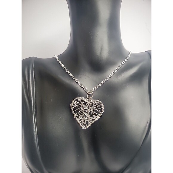 Vintage Silver Tone Chain Necklace Silver Tone Wire Wrapped Heart Pendant - Picture 6 of 11